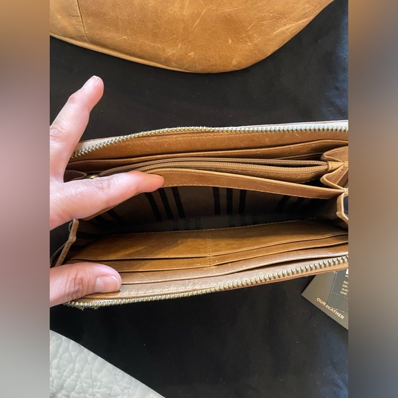 Frye Melissa Hobo and Zip Wallet in Beige in EUC - Picture 7 of 16